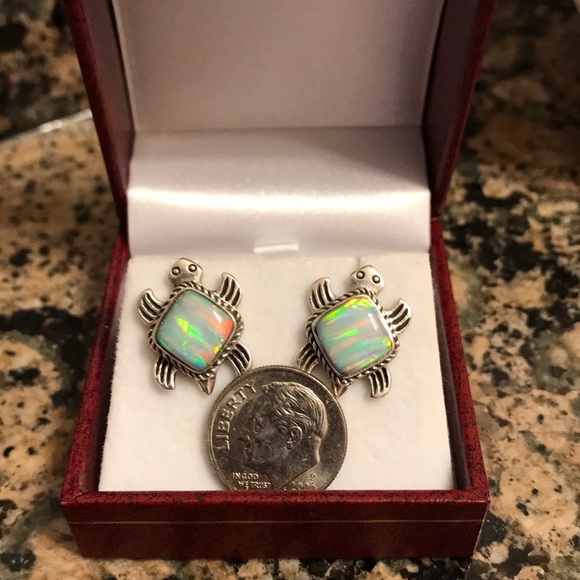 STERLING SILVER CREATED OPAL TURTLE EARRINGS NWT - Picture 3 of 6